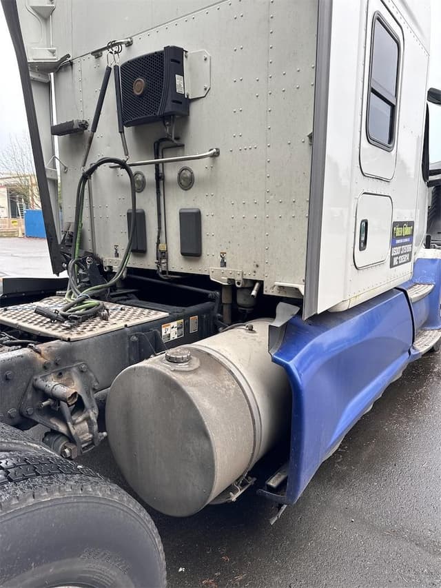 Image of Kenworth T680 equipment image 4