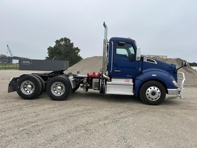 Image of Kenworth T680 equipment image 3