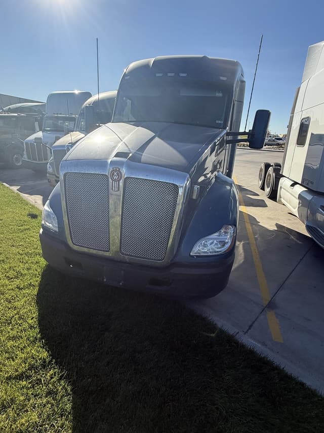 Image of Kenworth T680 equipment image 1