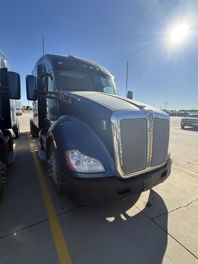 Image of Kenworth T680 equipment image 4