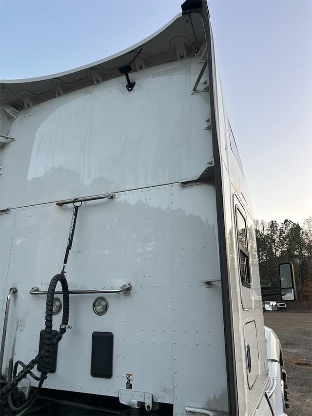 Image of Kenworth T680 equipment image 3