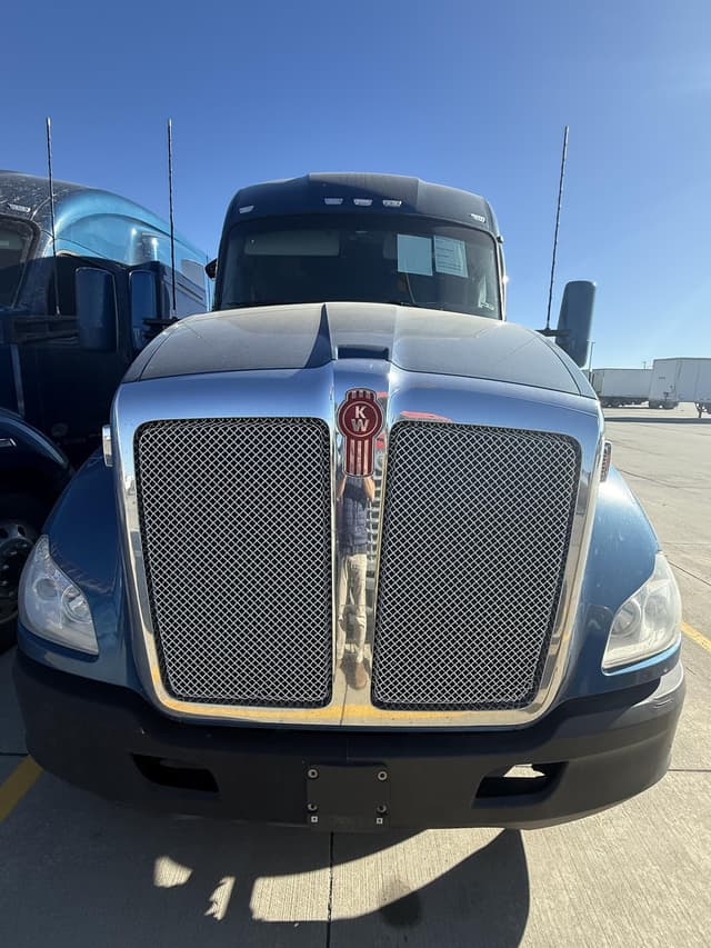 Image of Kenworth T680 equipment image 3