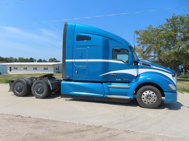 Image of Kenworth T680 equipment image 4