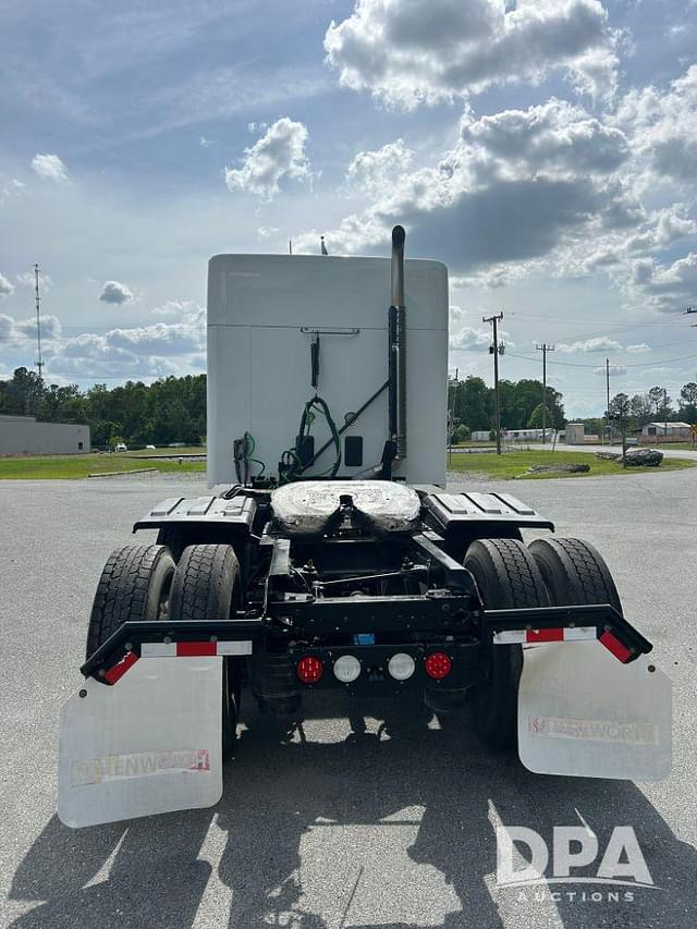 Image of Kenworth T680 equipment image 3