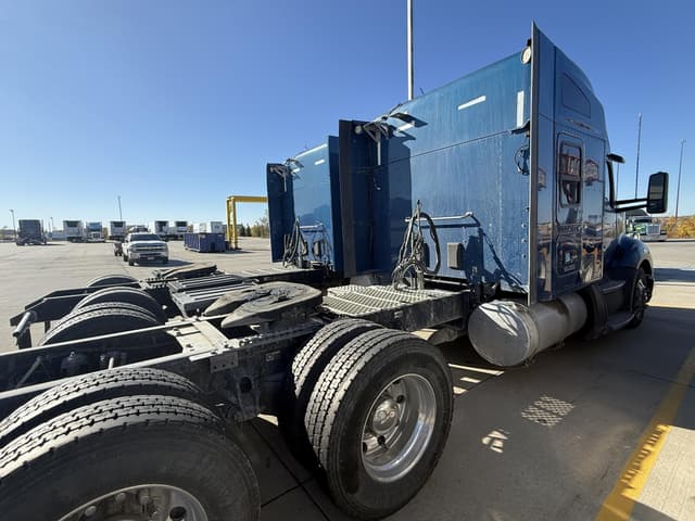 Image of Kenworth T680 equipment image 3