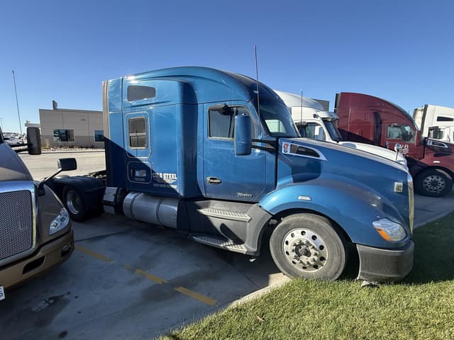 Image of Kenworth T680 equipment image 4