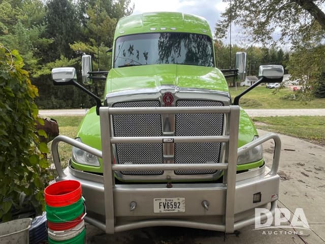 Image of Kenworth T680 equipment image 1