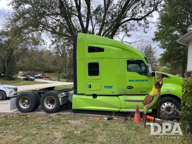 Image of Kenworth T680 equipment image 3