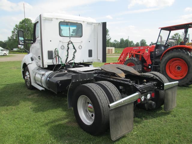 Image of Kenworth T680 equipment image 3