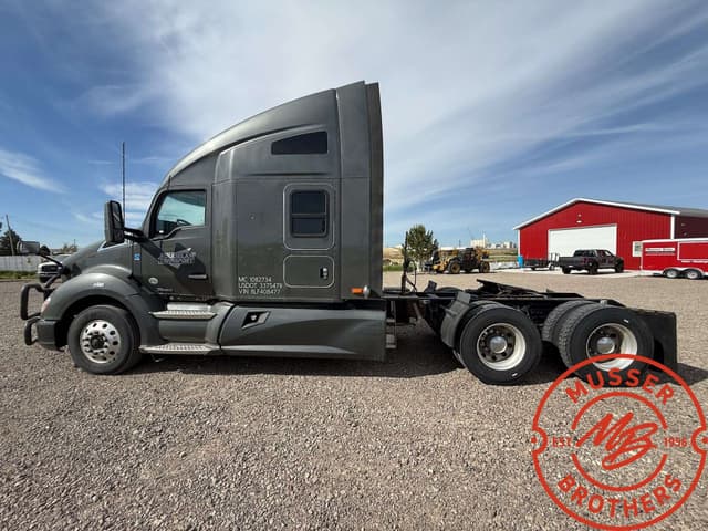 Image of Kenworth T680 equipment image 3