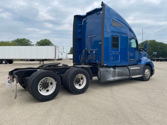 Image of Kenworth T680 equipment image 4