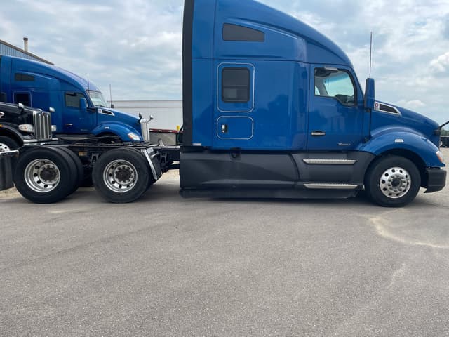 Image of Kenworth T680 equipment image 3