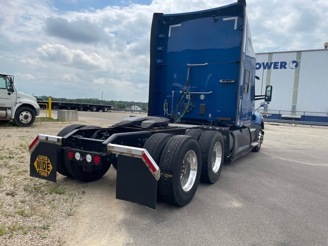 Image of Kenworth T680 equipment image 4