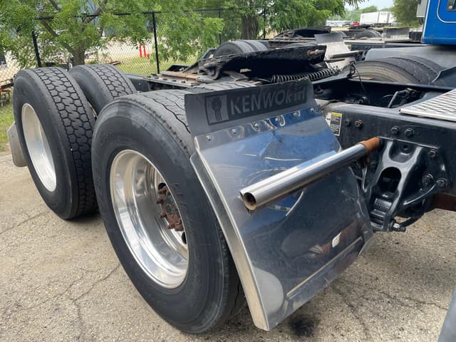 Image of Kenworth T680 equipment image 4