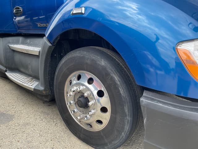 Image of Kenworth T680 equipment image 3
