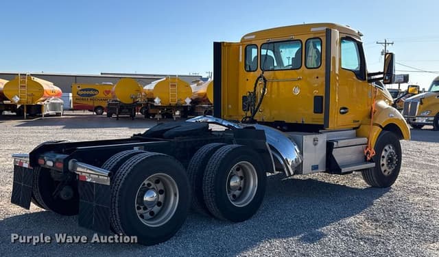 Image of Kenworth T680 equipment image 4