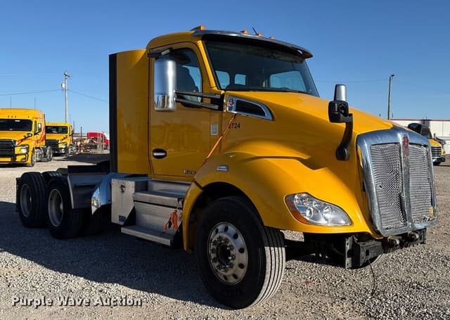 Image of Kenworth T680 equipment image 2