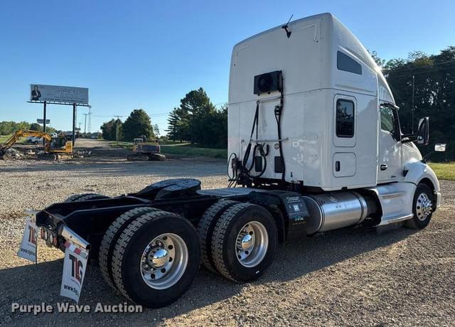 Image of Kenworth T680 equipment image 4