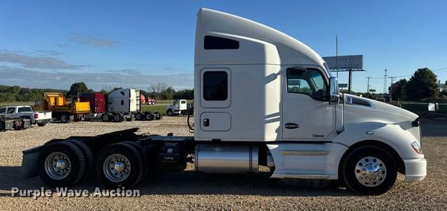 Image of Kenworth T680 equipment image 3