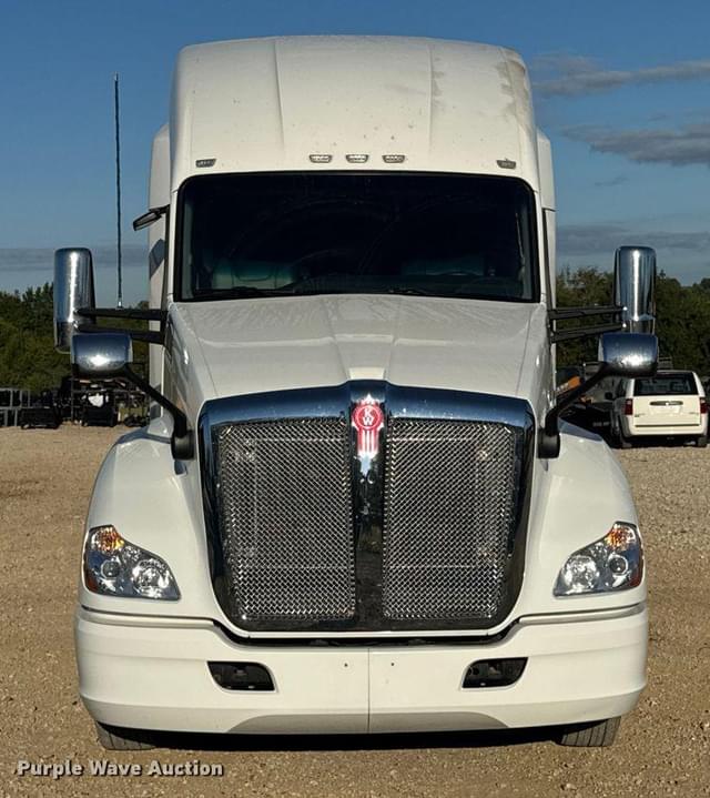 Image of Kenworth T680 equipment image 1