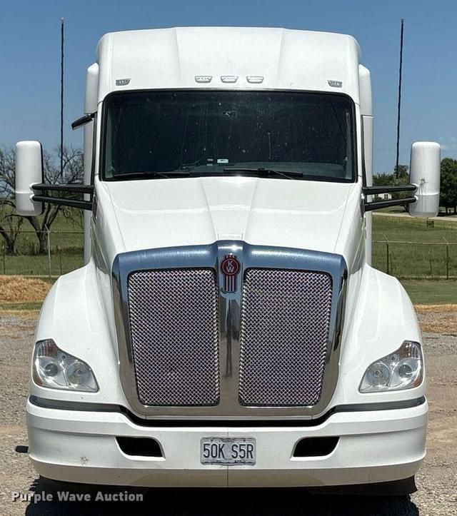 Image of Kenworth T680 equipment image 1