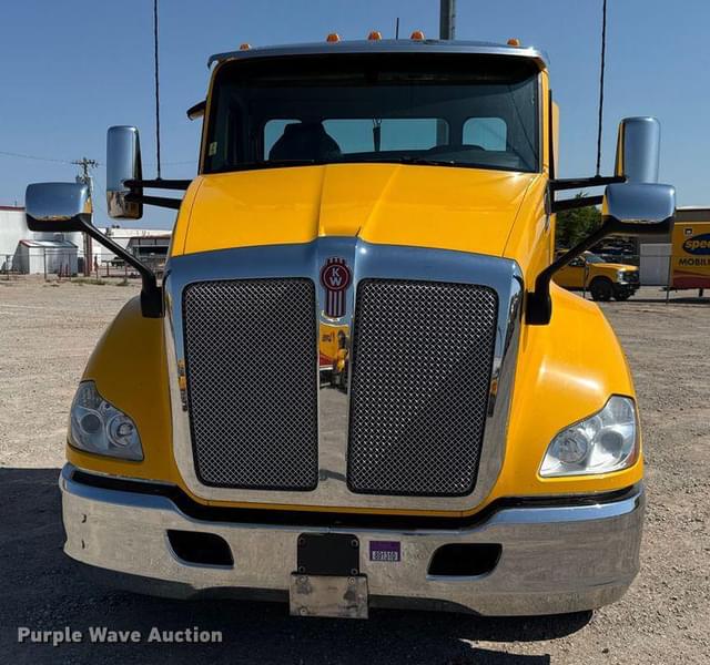 Image of Kenworth T680 equipment image 1