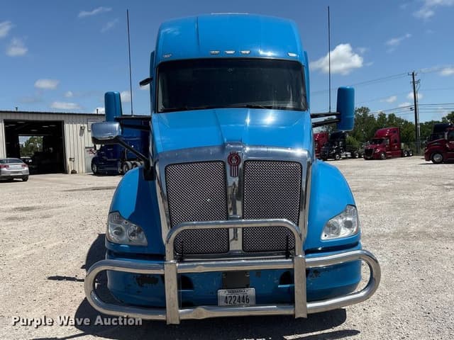 Image of Kenworth T680 equipment image 1