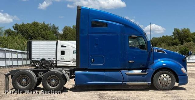 Image of Kenworth T680 equipment image 3