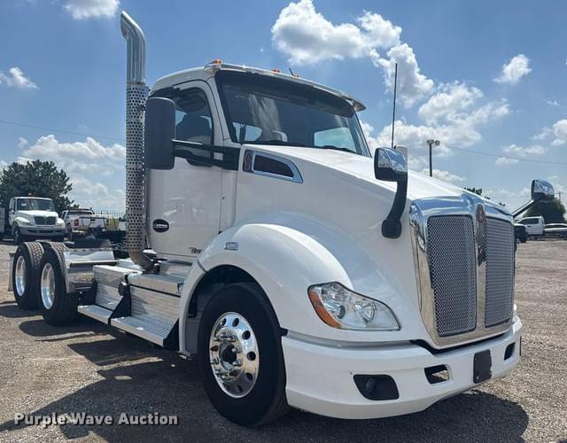 Image of Kenworth T680 equipment image 2