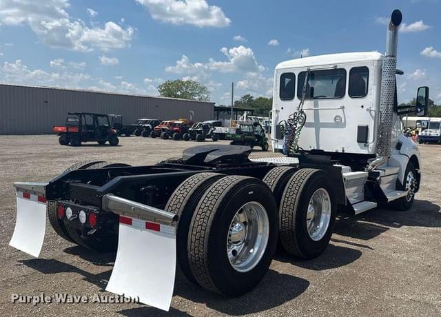 Image of Kenworth T680 equipment image 4