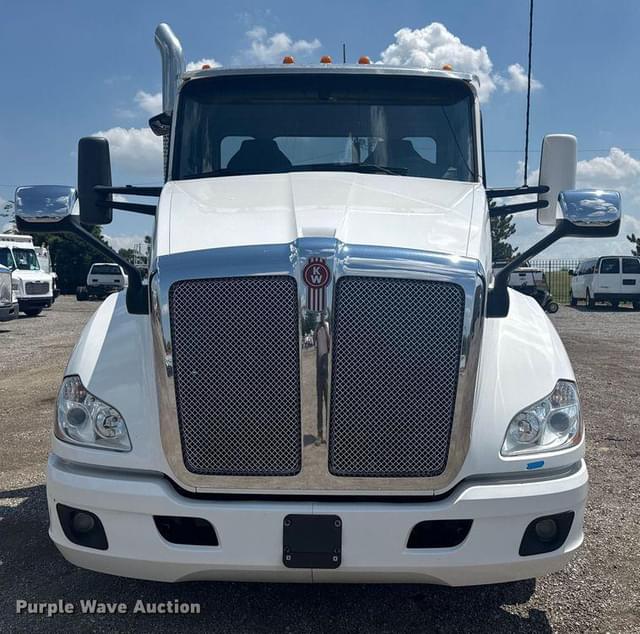 Image of Kenworth T680 equipment image 1