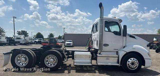 Image of Kenworth T680 equipment image 3