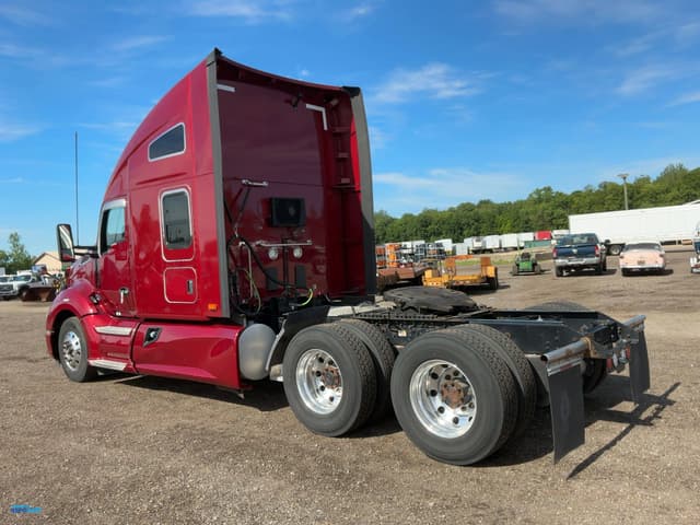 Image of Kenworth T680 equipment image 3