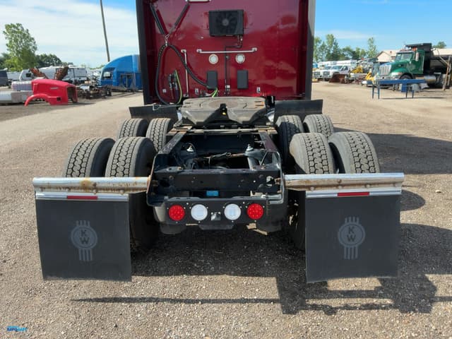Image of Kenworth T680 equipment image 4