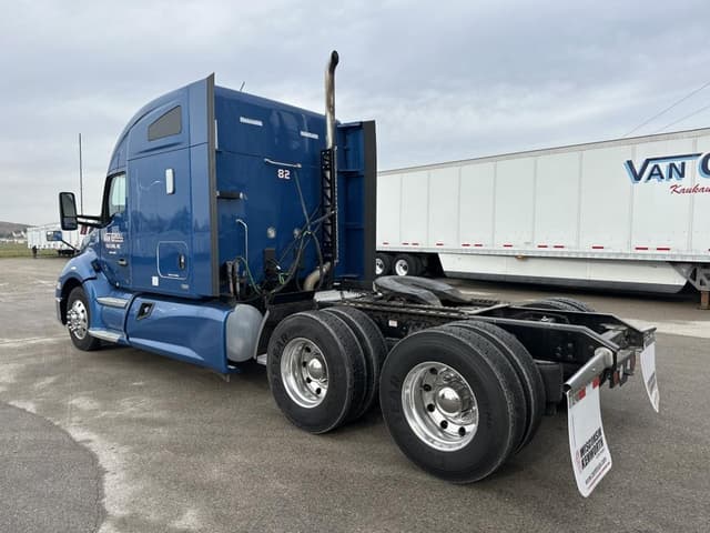 Image of Kenworth T680 equipment image 2