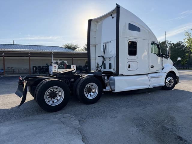 Image of Kenworth T680 equipment image 4