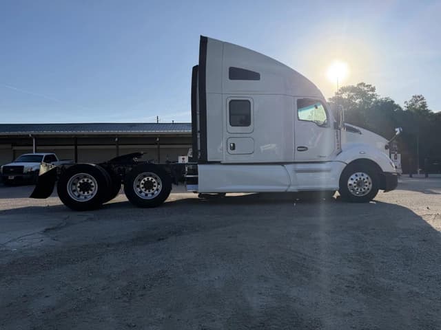 Image of Kenworth T680 equipment image 3