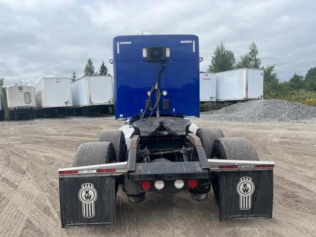 Image of Kenworth T680 equipment image 3