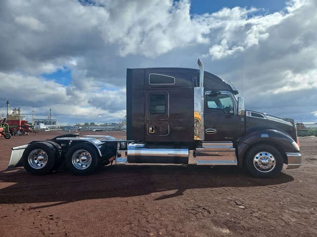Image of Kenworth T680 equipment image 4