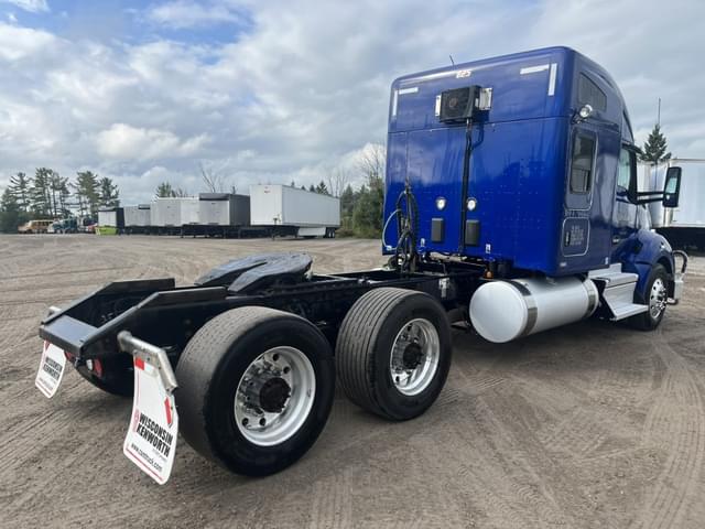 Image of Kenworth T680 equipment image 4