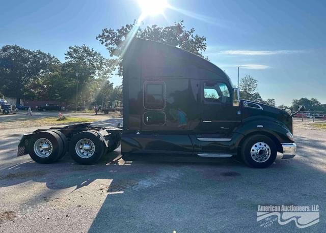 Image of Kenworth T680 equipment image 4
