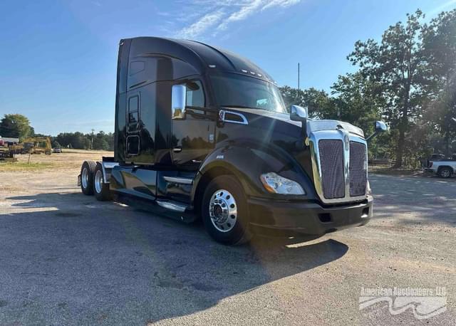Image of Kenworth T680 equipment image 3