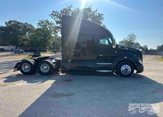 Image of Kenworth T680 equipment image 4