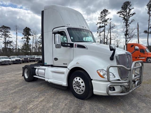 Image of Kenworth T680 equipment image 1