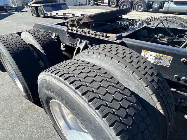 Image of Kenworth T680 equipment image 2