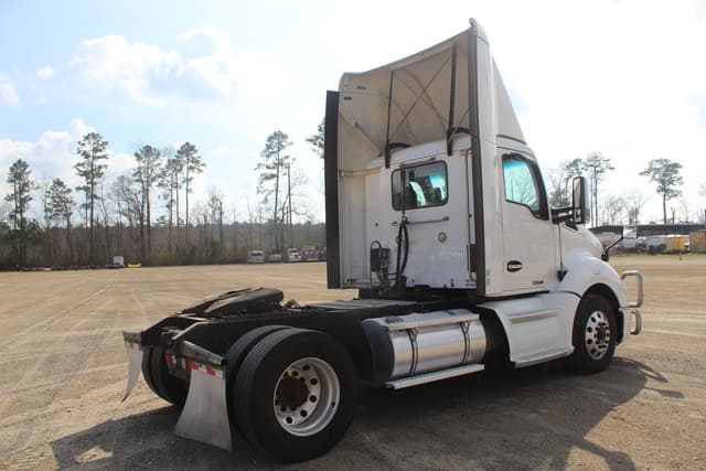 Image of Kenworth T680 equipment image 2