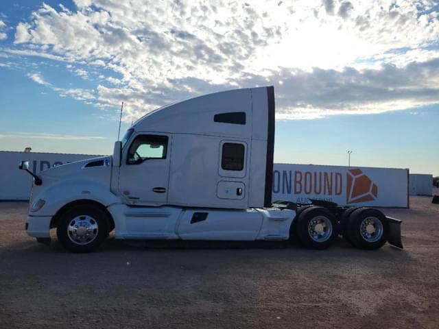 Image of Kenworth T680 equipment image 1