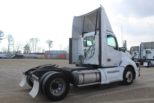 Image of Kenworth T680 equipment image 2