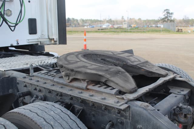 Image of Kenworth T680 equipment image 4