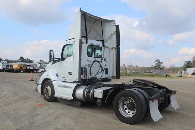 Image of Kenworth T680 equipment image 3
